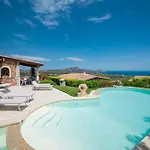 Kiki - Klodge Villa Costa Corallina